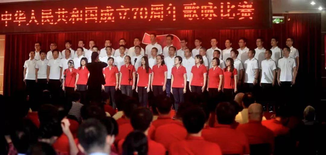 无锡铁路六站联动，110名无锡书法家向旅客送春联，送祝福